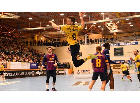 Mikel Zabala eskubaloi jokalaria junior mailako Espainiako selekzioarekin