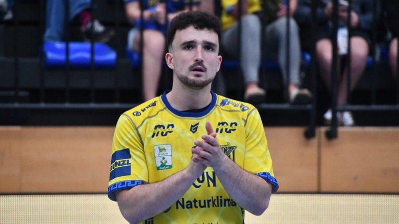 Mikel Zabalak eskubaloia laga du 27 urterekin