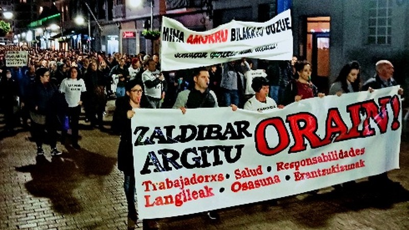 [ BIDEOAK eta ARGAZKIAK] Milaka herritar irten dira kalera Zaldibarren gertatutakoaz erantzukizun eske