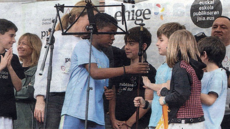 Milaka lagun izan ziren atzo Ordizian ospatutako Euskal Eskola Publikoaren jaian