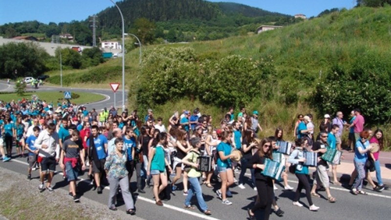 Milatik gora eibartar Gure Esku Dago-ren gizakatean