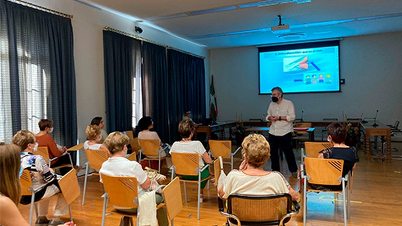 Minbiziaren Aurkako Hamabostaldia antolatu dute Debabarrenean babes gehiago lortzeko