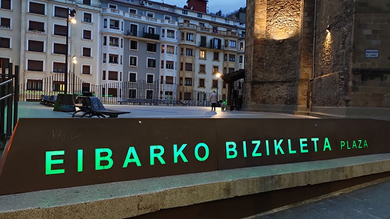 Minbiziaren Aurkako Nazioarteko Egunarekin bat egin du Eibarrek