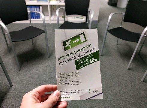 Minbiziaren kontrako elkarteak erretzeari lagatzeko taldea osatuko du Eibarren