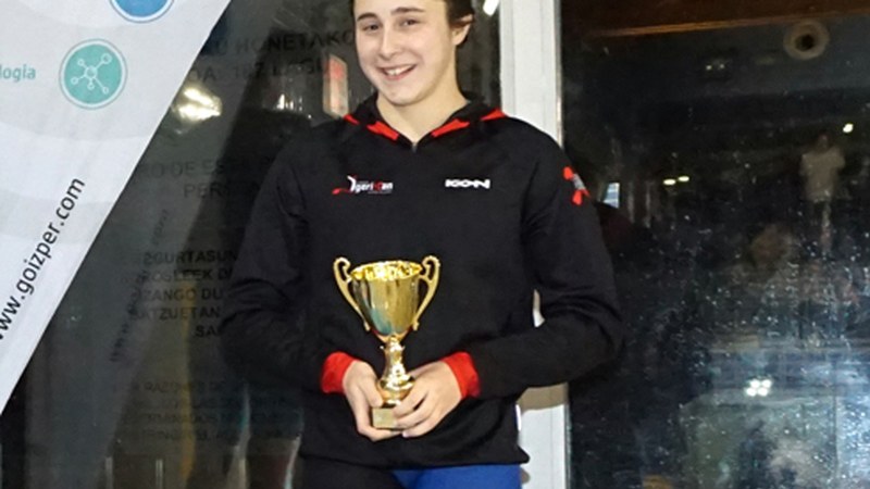 Miren Galdos igerilariak Euskal Herriko txapela jantzi du Udako txapelketetan