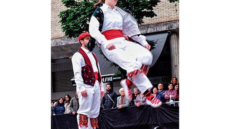 Miren Hazas, dantzaria: “Kezkan oso pozik nago, dantza nire pasioa bihurtu delako”