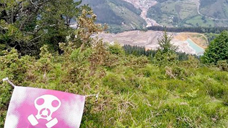 Mobilizazioak deitu ditu Zaldibar Argitu plataformak domekarako, zabortegia amildu zenetik 10 hilabete beteko direla-eta