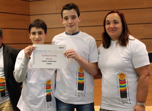 Mogel Isasiko diseinua saritu dute "Kerik gabeko gelak" egitasmoko kamiseta lehiaketan