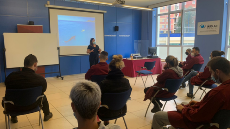 Motibazio-saioei ekin die …eta kitto!-k eskoletan