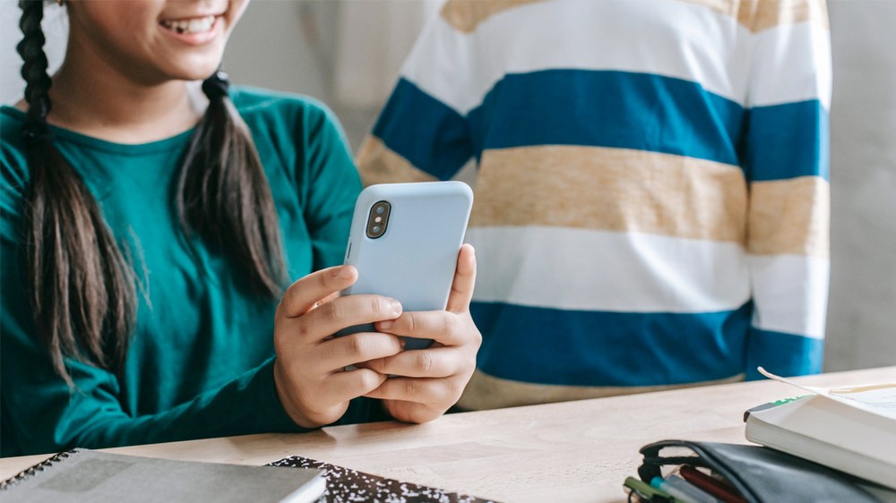 Mugikorrarekin eta sare sozialekin harreman osasuntsua izateko tailerra antolatu dute irailerako