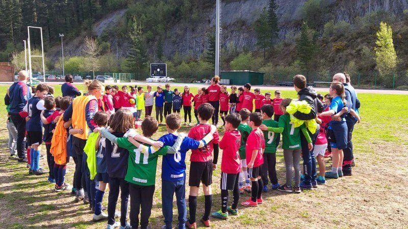 Multikirolak proiektuak jarraitu egingo duela bermatu die alkateak ikasleen familiei