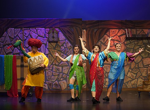 "Munduari itzulia 80 egunetan" antzezlan musikala taularatuko du bihar Glu Glu konpainiak