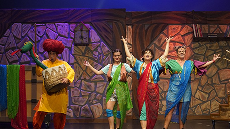 "Munduari itzulia 80 egunetan" antzezlan musikala taularatuko du bihar Glu Glu konpainiak