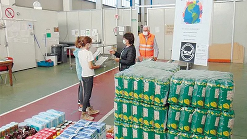 Munduari Kolorea Ematen elkarteak janari-bilketa egingo du gaur eta bihar Untzagan