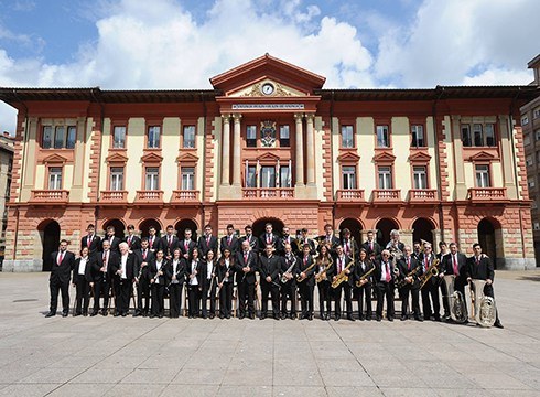 Munduko dantzei eskainitako kontzertua emango du Musika Bandak bihar, 12:30ean Coliseoan