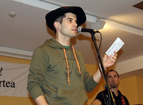 Munduko musikek eta bertsoek bat egin zuten atzoko saioan