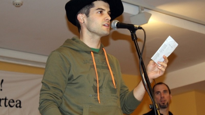 Munduko musikek eta bertsoek bat egin zuten atzoko saioan