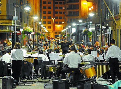 Musika Bandak kontzertua emango du gaur 23:00etan Toribio Etxebarrian