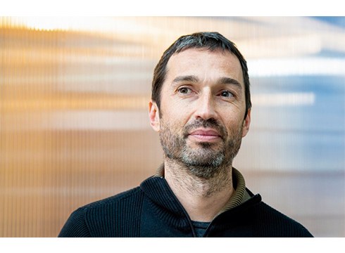 Oier Araolaza: "Mutilen eta nesken dantzak bereiztea duela ehun urteko sorkuntza kontzeptuala izan zen"