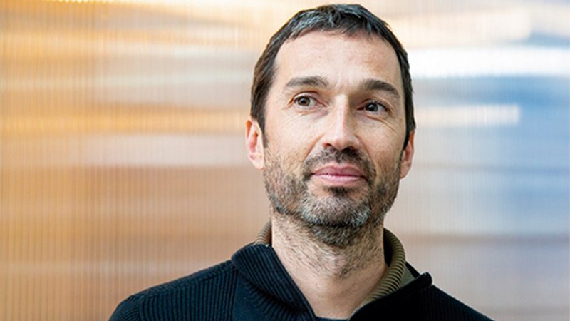 Oier Araolaza: "Mutilen eta nesken dantzak bereiztea duela ehun urteko sorkuntza kontzeptuala izan zen"