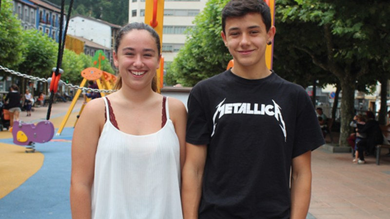 Nagore Cabanzon eta Alex Davies: "Sanjuanetako danborrada txikian saxofoia jotzen ibili gara"