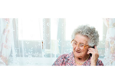 Nagusilanek ‘Zilarrezko Haria’ doako telefono bidezko zerbitzua indartu du