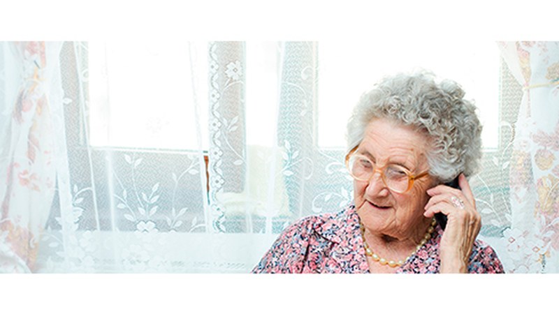 Nagusilanek ‘Zilarrezko Haria’ doako telefono bidezko zerbitzua indartu du