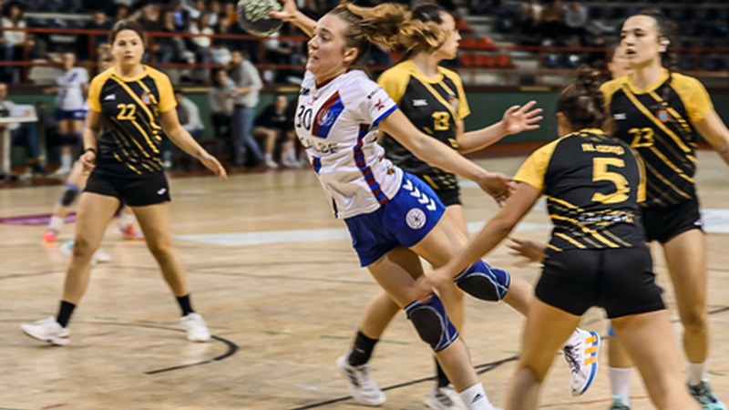 Naia Benitez eskubaloilariaren zortzi golak ez ziren nahikoak izan Lleidan puntuatzeko