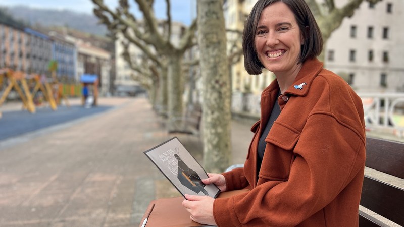 NAIARA SARASKETA: “Oso irudi geometrikoak egitera ohituta nago eta proiektu hau nire mundu karratutik irteten zen”