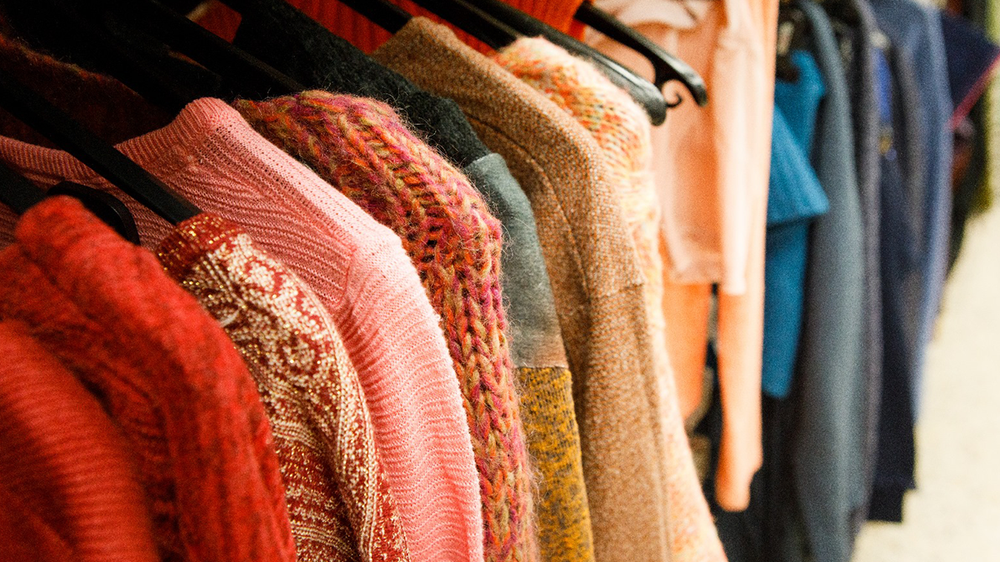 Neguko arropa bilketa solidarioa antolatu du Etxebizitza Sindikatu Sozialistak Eibarren