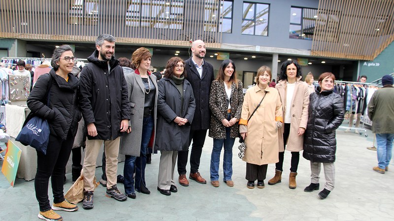 Neguko Aukeren Azoka inauguratu dute gaur goizean udal agintariek eta merkatarien ordezkariek