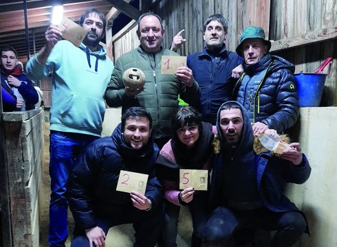 Neguko Bola hiru txirlo txapelketa Barinagako bolategian amaitu zen