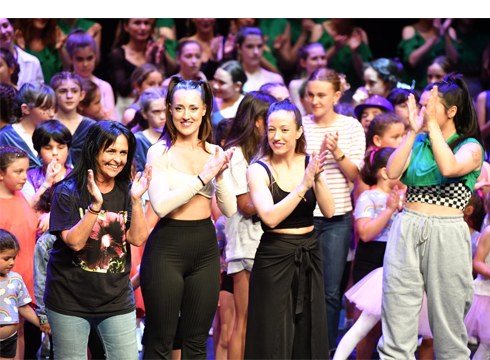 [ARGAZKIAK] Nele Dantza taldeak ikuskizun paregabea eskaini zuen