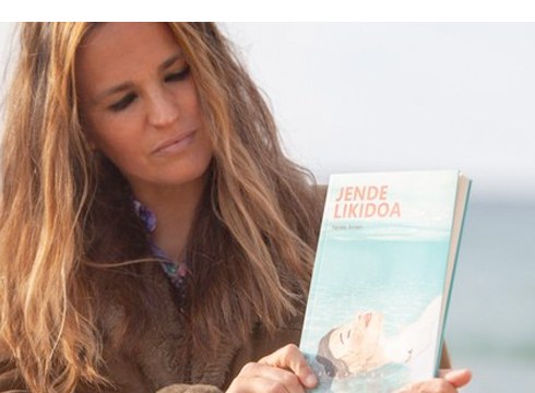 Nerea Arrienen “Jende likidoa” komentatuko dute Idazlearekin Harixa Emoten taldean