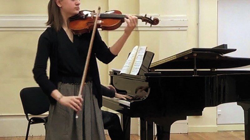 Nerea Arriola (biolinista): «Egunero pare bat ordu entseatzen dut gutxienez»