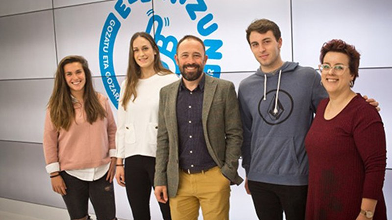 Nerea Gantxegi eta Asier Riesgo jokalariak indarkeriaren aurka Diputazioak abiatu duen Eee!ntzun kanpainako protagonista dira