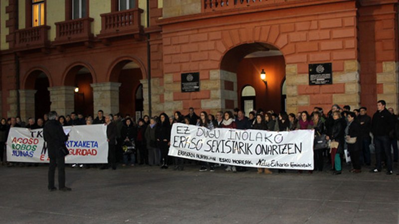 Neska bati Txontan gertatutako erasoaren kontrako elkarretaratzea egin da