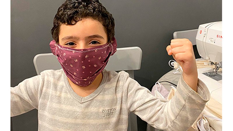 [BIDEOA] Nola egin maskarak etxean? Neama Fawzyk erakutsi digu