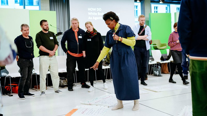 Nontokozo Sabic: “Arrazista ez izatea kontzeptu hutsala da, gertatzen ari dena ulertzeko lehen fasea soilik”