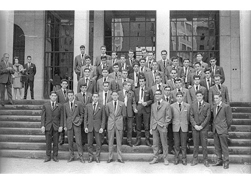 Nortzuk dira argazki honetan azaltzen direnak?