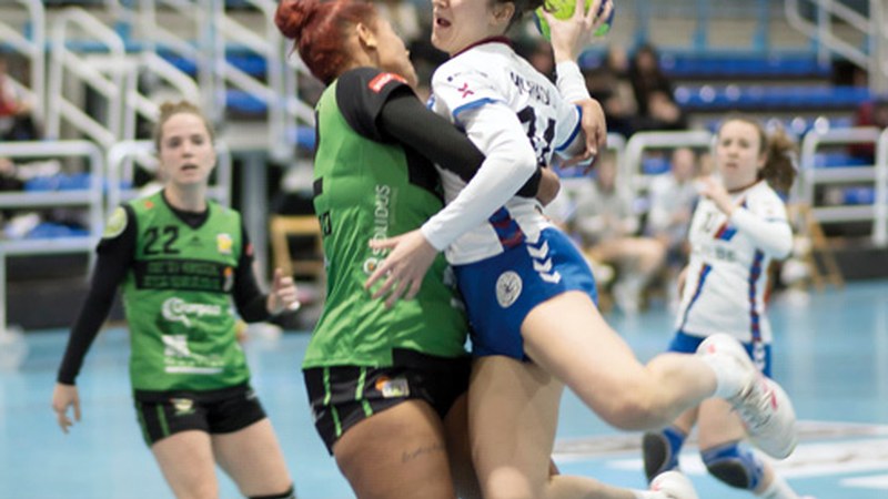 Ohorezko Zilarrezko Mailan jokatzen duen Mecalbe Eibar Eskubaloia taldeak 27-28 galdu zuen Atarrabian