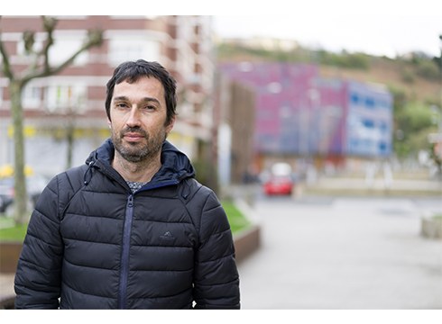 Oier Araolazaren ‘Genero-identitatea euskal dantza tradizionalaren eraikuntza’ liburua argitaratu du UEUk