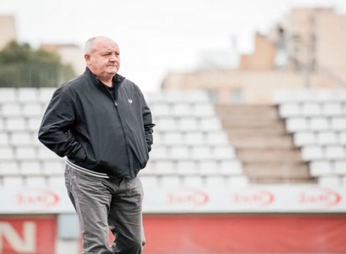 Olot foball taldeak Manix Mandiola kargutik kendu du