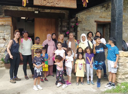 Ongietorriko familiek Elorrioko Zenita auzoan agurtu dute ikasturtea