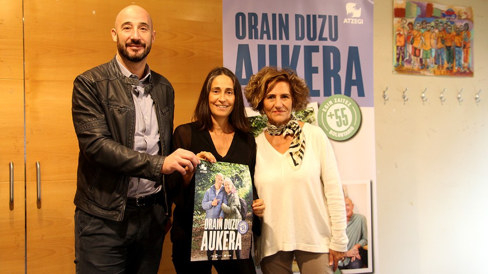 ‘Orain duzu aukera’ kanpainarekin Atzegik 55 urtetik gorakoak boluntario izatera animatu nahi ditu