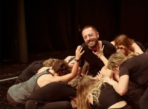 Oraindik sarrerak gelditzen dira bihar, ekainak 1, Irene Hernandok gidatzen dituen antzerki-taldeen lanak Coliseoan ikusteko