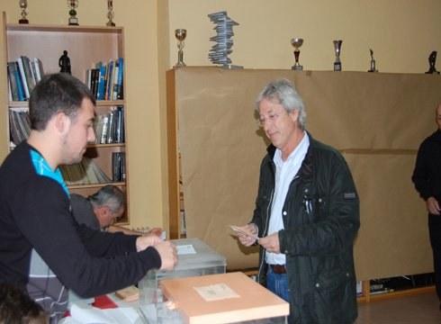 Ordezkari politikoak botoa ematean: Jose Luis Valles (PSE-EE)