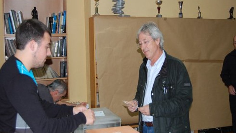 Ordezkari politikoak botoa ematean: Jose Luis Valles (PSE-EE)