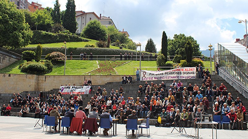 Ordezkari politikoek zuzenean erantzun zituzten jubilatuen galderak Untzagan