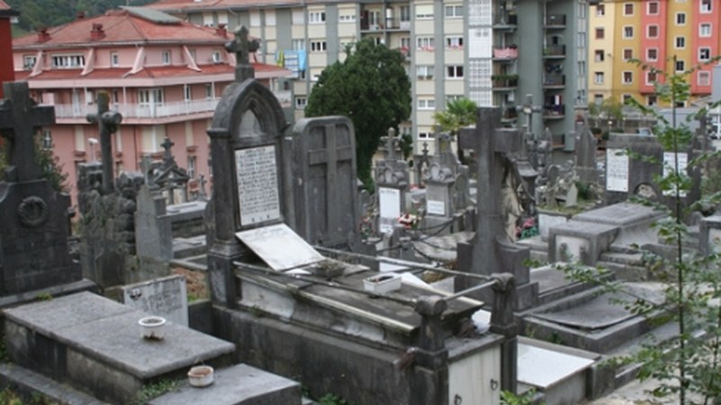 Ordutegi berezia kanposantuan